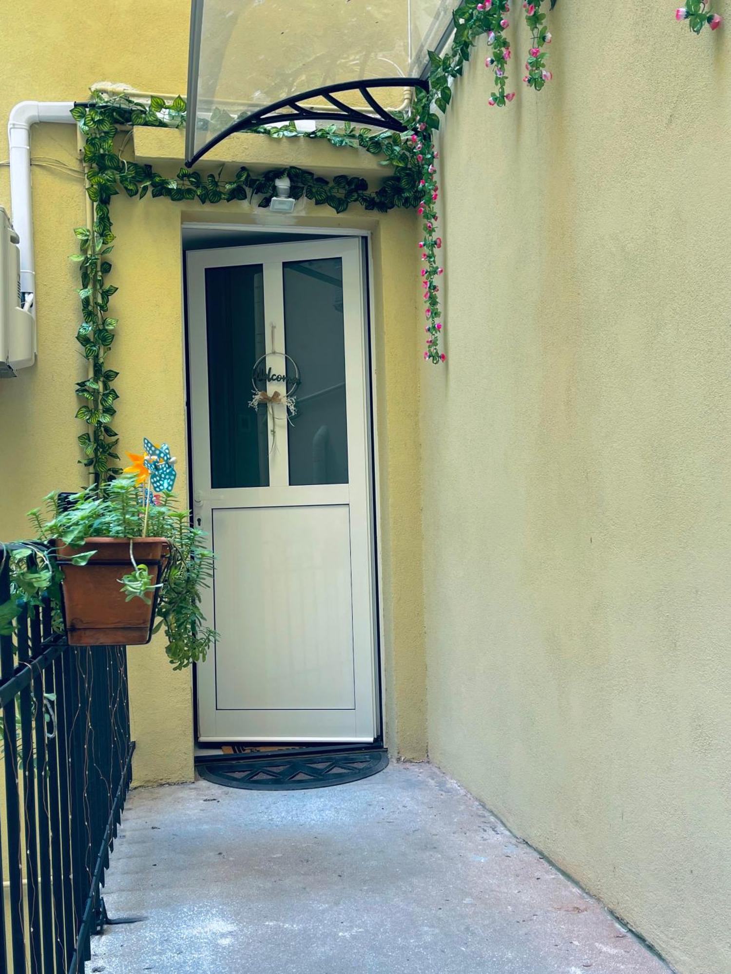 Casa Vacanze Viale Miramare 31- Delizioso Mini Loft Industrial Trieste Luaran gambar